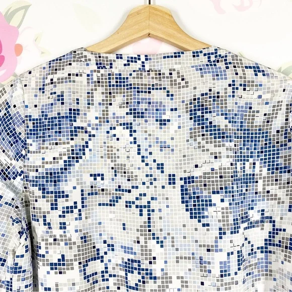 Joie Blue Gray Geometric Square Pixel Print V Neck Blouse M - Picture 7 of 10